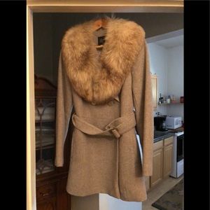 Wool coat removable fur collar.
